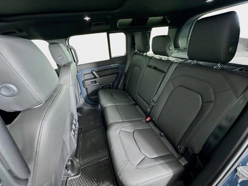 Used 2025 Land Rover Defender 110 S image 24