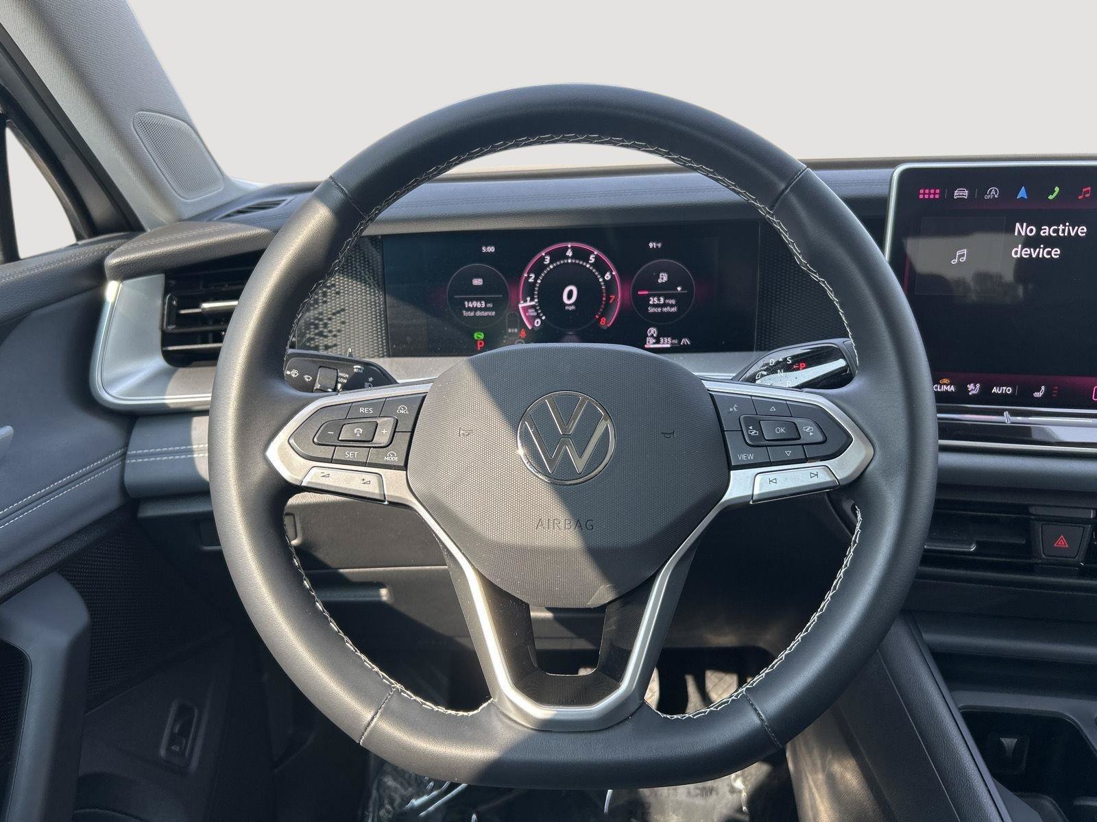 Certified 2025 Volkswagen Tiguan SE w/ Panoramic Sunroof Package AWD/4WD image 16