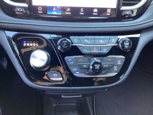 Used 2026 Chrysler Pacifica Select w/ S Appearance Package FWD image 21