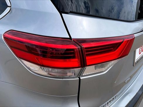 Used 2018 Toyota Highlander Plus FWD image 28