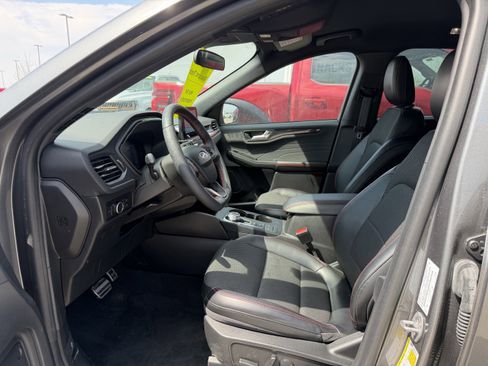 Used 2023 Ford Escape ST-Line AWD/4WD image 7