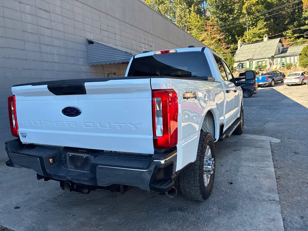 Used 2023 Ford F350 XLT AWD/4WD image 18