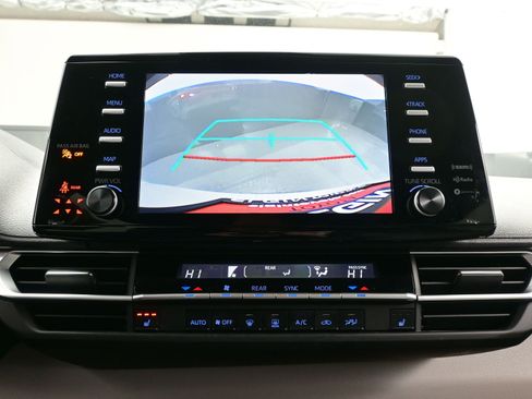 Used 2023 Toyota Sienna XLE image 20