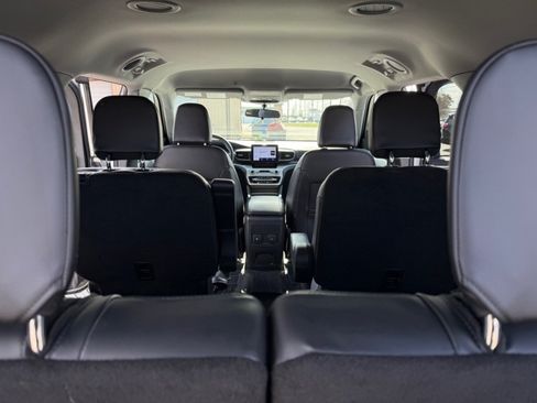 Used 2023 Ford Explorer XLT w/ Equipment Group 202A AWD/4WD image 32