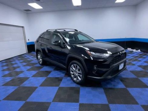 Used 2022 Toyota RAV4 XLE Premium image 2