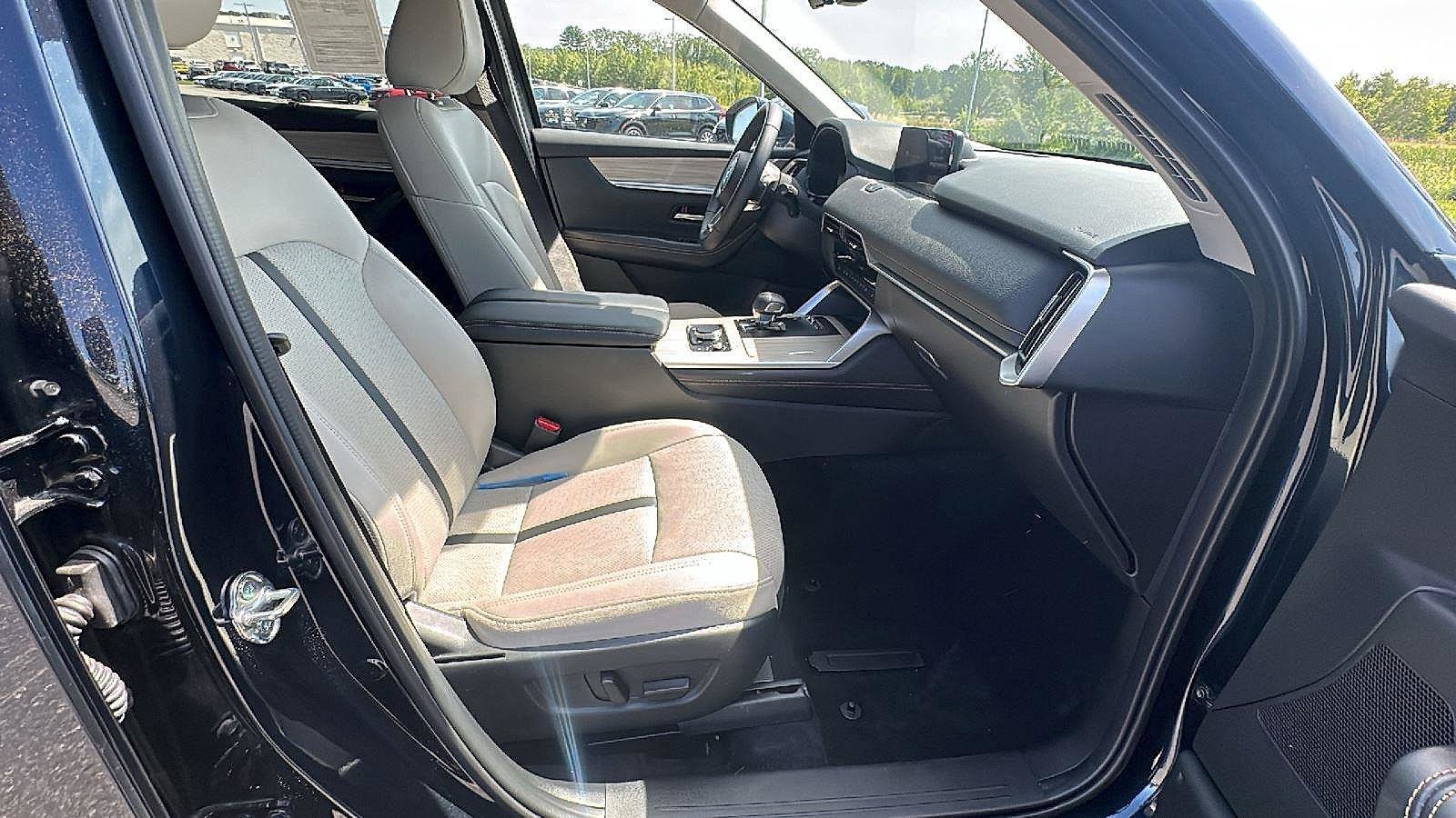 Used 2024 MAZDA CX-90 Plug-In Hybrid w/ Preferred AWD/4WD image 19