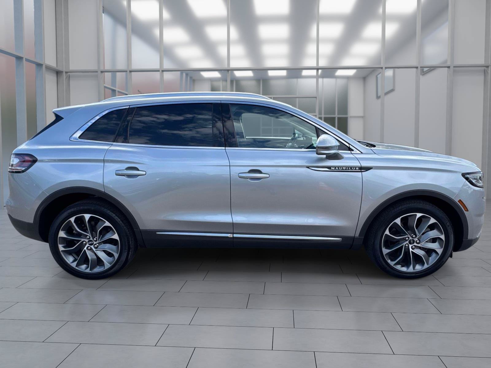 Used 2023 Lincoln Nautilus Reserve w/ Luxury Package AWD/4WD image 5