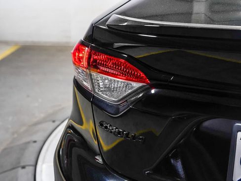 Certified 2025 Toyota Corolla SE FWD image 12