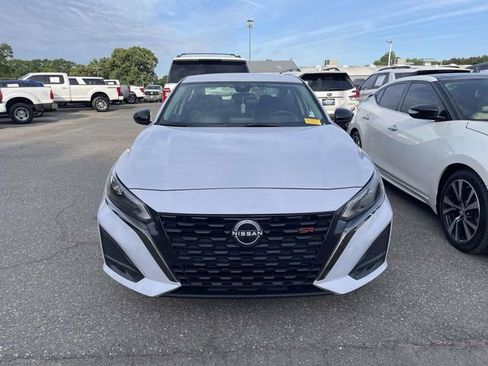 Used 2023 Nissan Altima 2.5 SR FWD image 2
