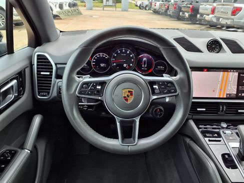 Used 2021 Porsche Cayenne Coupe AWD/4WD image 17
