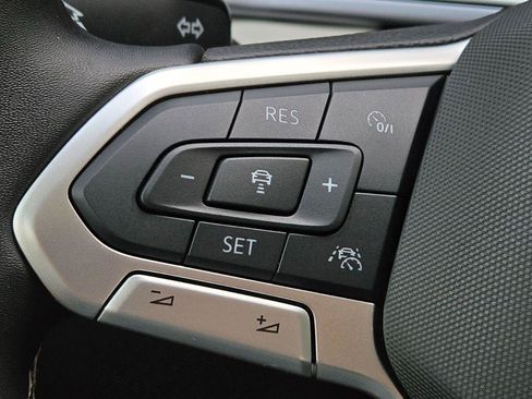 Used 2025 Volkswagen Taos SEL AWD/4WD image 26