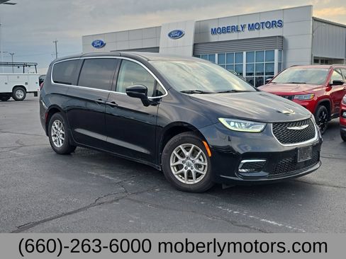 Used 2024 Chrysler Pacifica Touring-L FWD image 1
