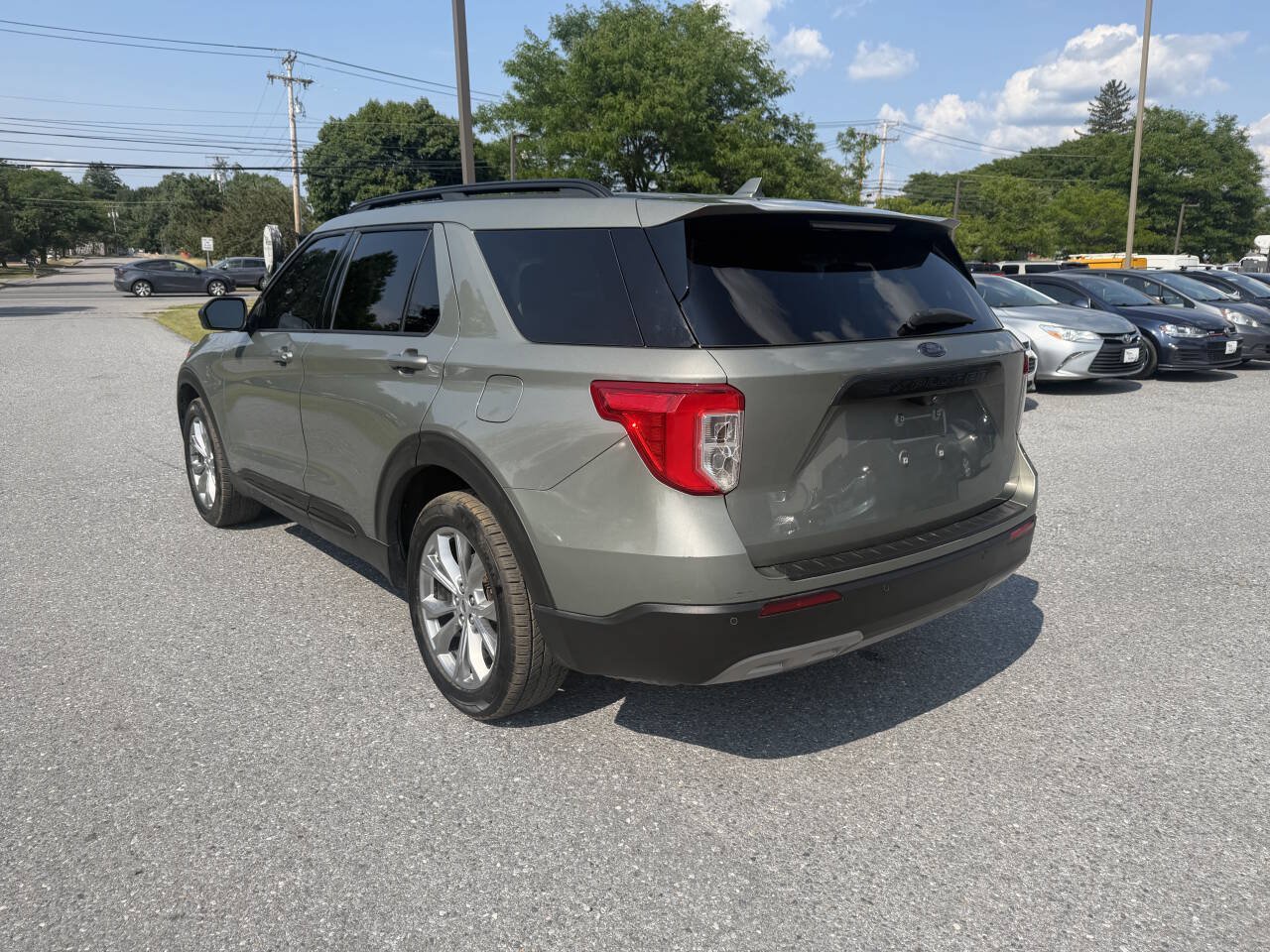 Used 2020 Ford Explorer XLT w/ Equipment Group 202A AWD/4WD image 3
