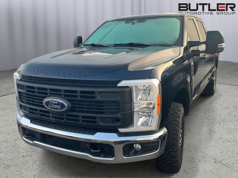 Used 2023 Ford F250 XL w/ XL Chrome Package image 3