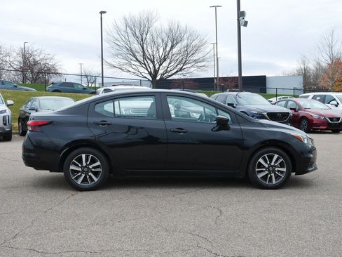 Used 2021 Nissan Versa SV image 5