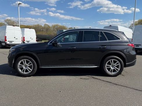 Used 2023 Mercedes-Benz GLC 300 4MATIC image 3