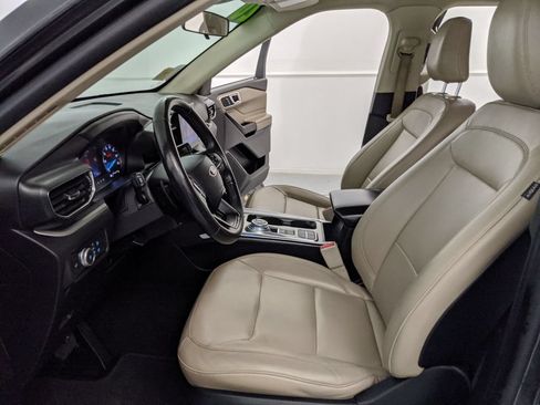 Used 2020 Ford Explorer XLT w/ Equipment Group 202A RWD image 15