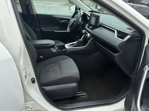 Used 2020 Toyota RAV4 XLE FWD image 12