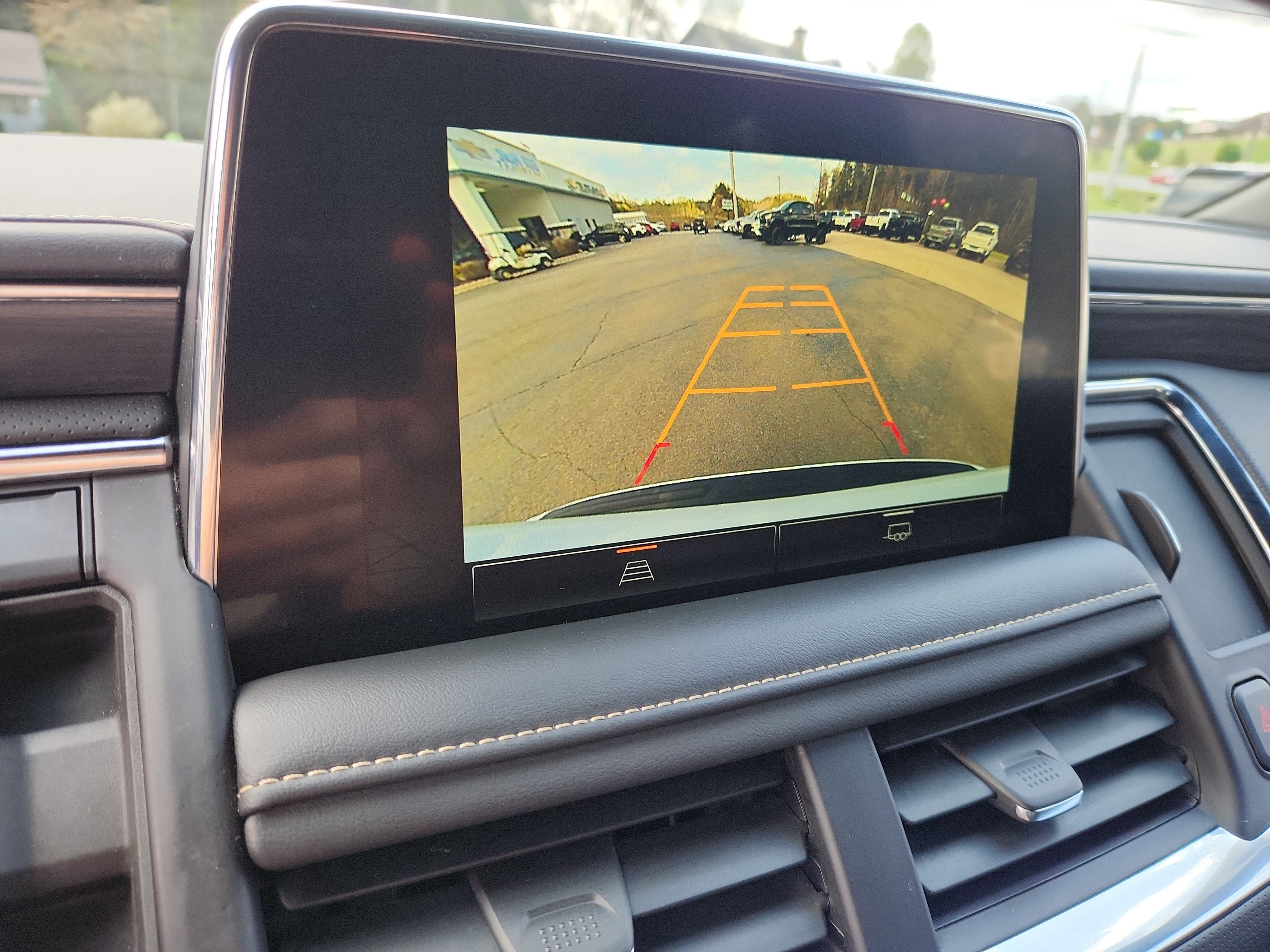 Used 2024 GMC Yukon SLT AWD/4WD image 25