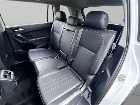 Used 2024 Volkswagen Tiguan SE FWD image 19