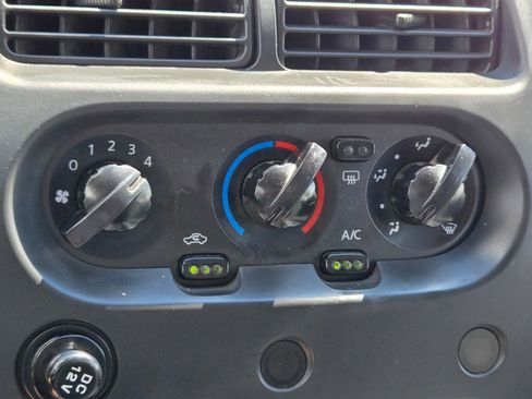 Used 2004 Nissan Xterra XE RWD image 24