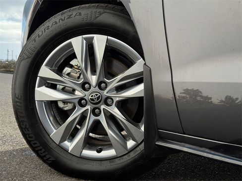 Certified 2025 Toyota Sienna Limited image 27