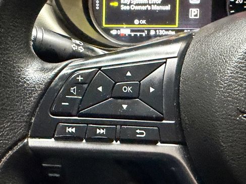 Used 2021 Nissan Versa SV FWD image 29