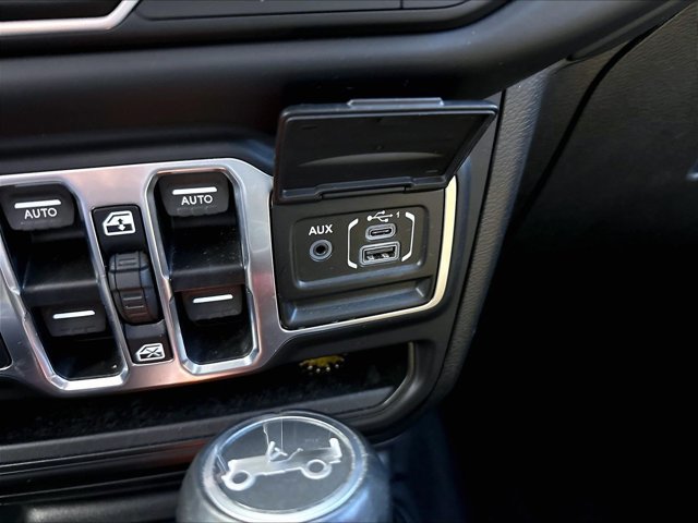 Used 2018 Jeep Wrangler Unlimited Sahara AWD/4WD image 25