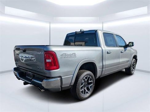 New 2026 Chrysler Pacifica Select image 3