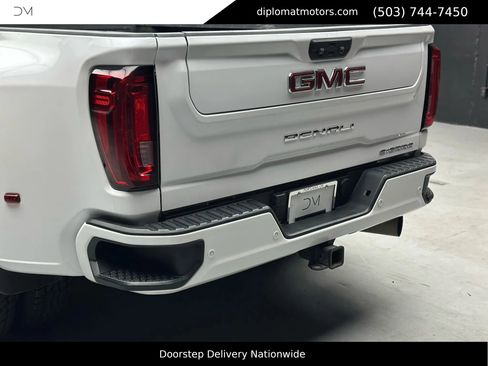 Used 2020 GMC Sierra 3500 Denali w/ Denali Ultimate Package image 16