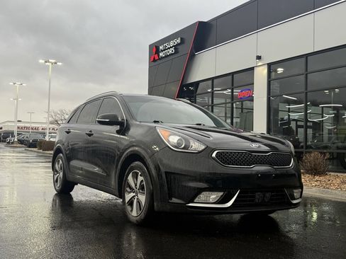 Used 2017 Kia Niro EX image 1