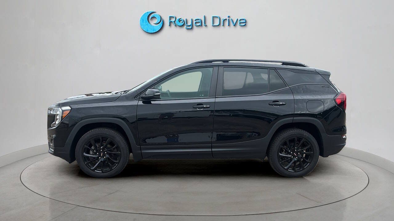 Used 2023 GMC Terrain SLE w/ Driver Convenience Package AWD/4WD image 3