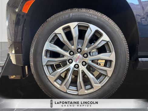 Used 2023 GMC Yukon XL Denali w/ Denali Reserve Package AWD/4WD image 34