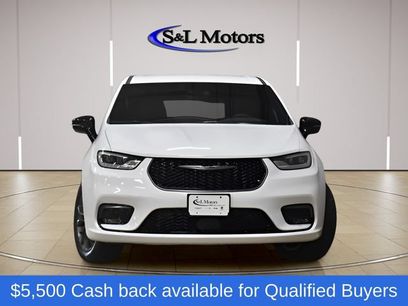 New 2026 Chrysler Pacifica Select