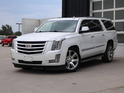 Used 2016 Cadillac Escalade ESV Premium AWD/4WD image 3