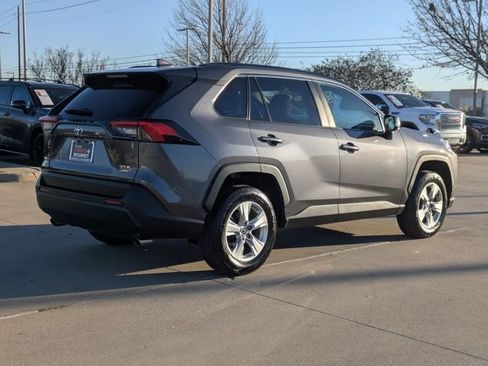 Used 2021 Toyota RAV4 XLE image 6