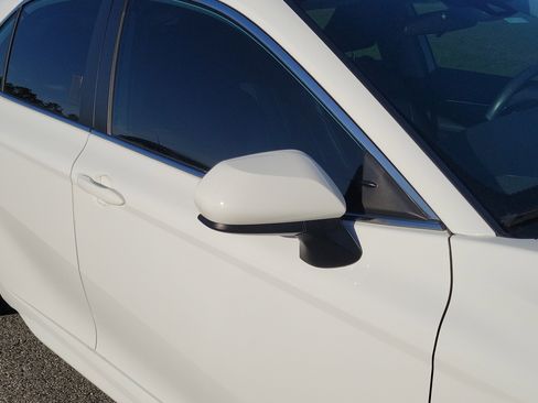 Used 2020 Toyota Camry SE image 11