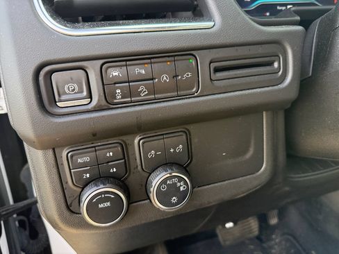 Used 2022 Chevrolet Suburban Premier AWD/4WD image 18