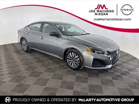 Used 2025 Nissan Altima 2.5 SV image 1