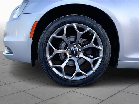 Used 2015 Chrysler 300 S image 10