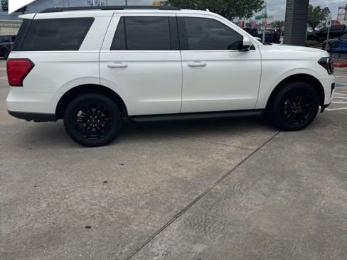 Used 2024 Ford Expedition XLT RWD image 5