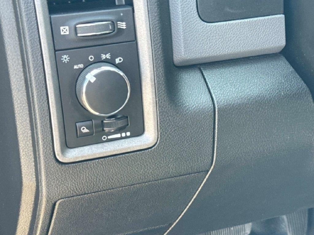 Used 2019 RAM 1500 Tradesman w/ Chrome Appearance Group RWD image 26