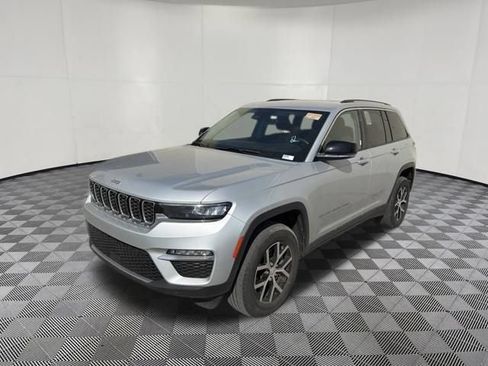 Used 2023 Jeep Grand Cherokee Limited AWD/4WD image 13