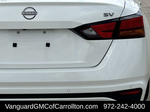 Used 2024 Nissan Altima 2.5 SV FWD image 8