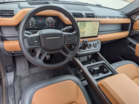 Used 2023 Land Rover Defender 90 X image 3