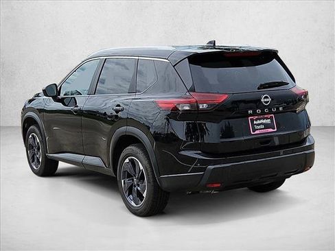 Used 2025 Nissan Rogue SV w/ SV Premium Package FWD image 8