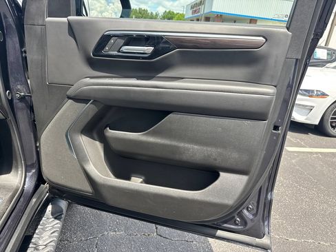 Used 2025 Chevrolet Tahoe Z71 AWD/4WD image 15
