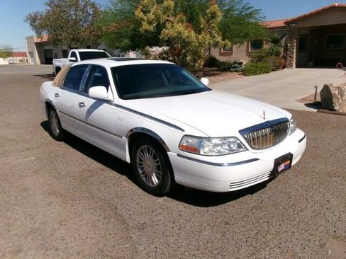 Used 2007 Lincoln Town Car Signature Limited RWD image 5