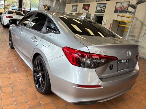 Used 2023 Honda Civic Sport image 4