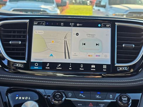 New 2026 Chrysler Pacifica Limited w/ Uconnect Theater Family Group image 21